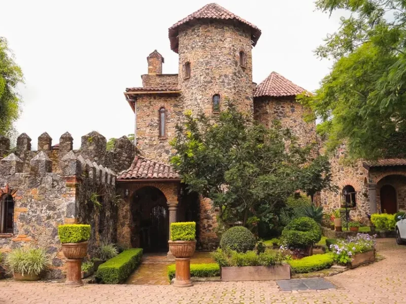 Castillo de Piedras Vivas
